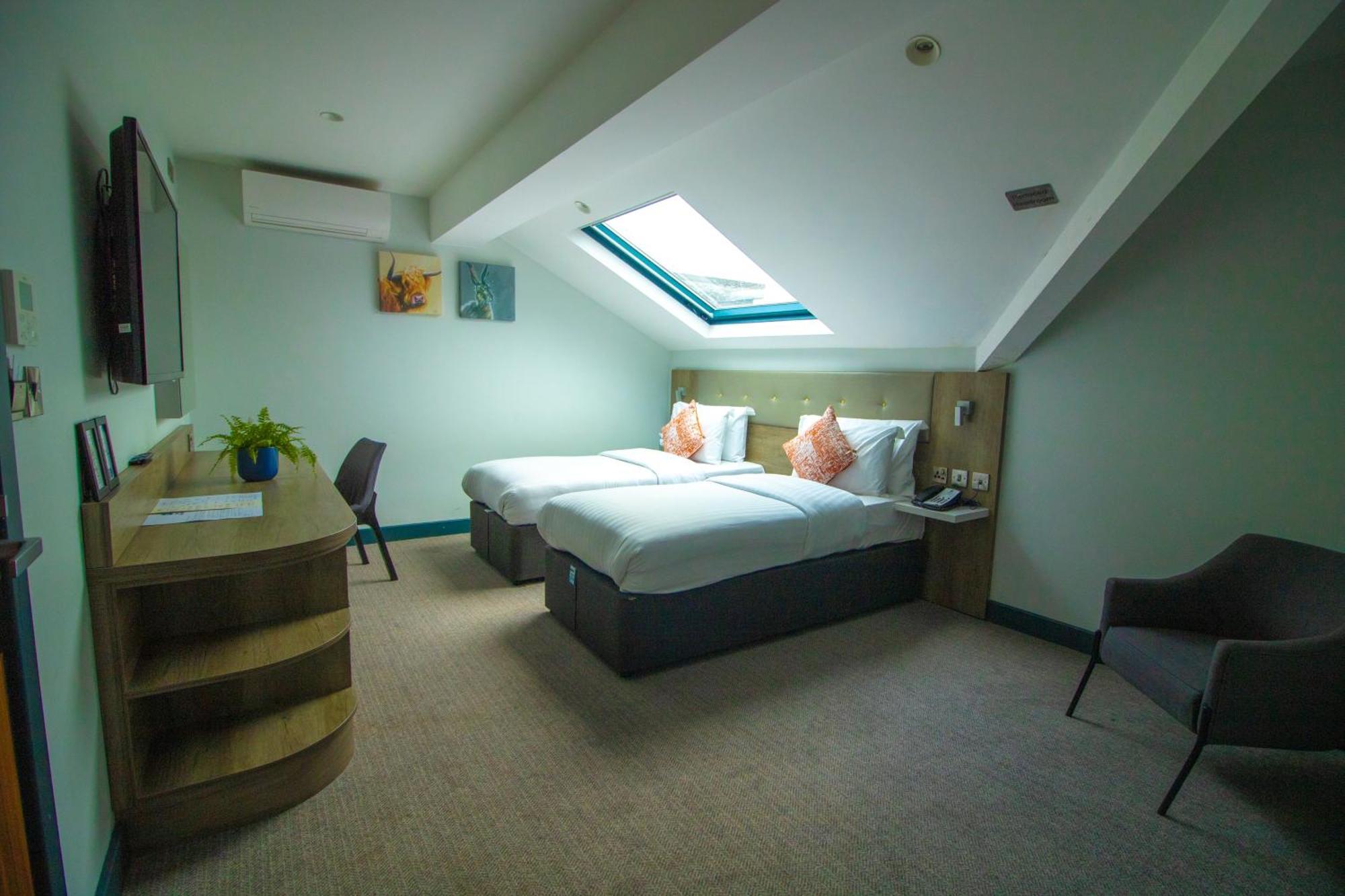 Best Western Rockingham Forest Hotel 코비 외부 사진