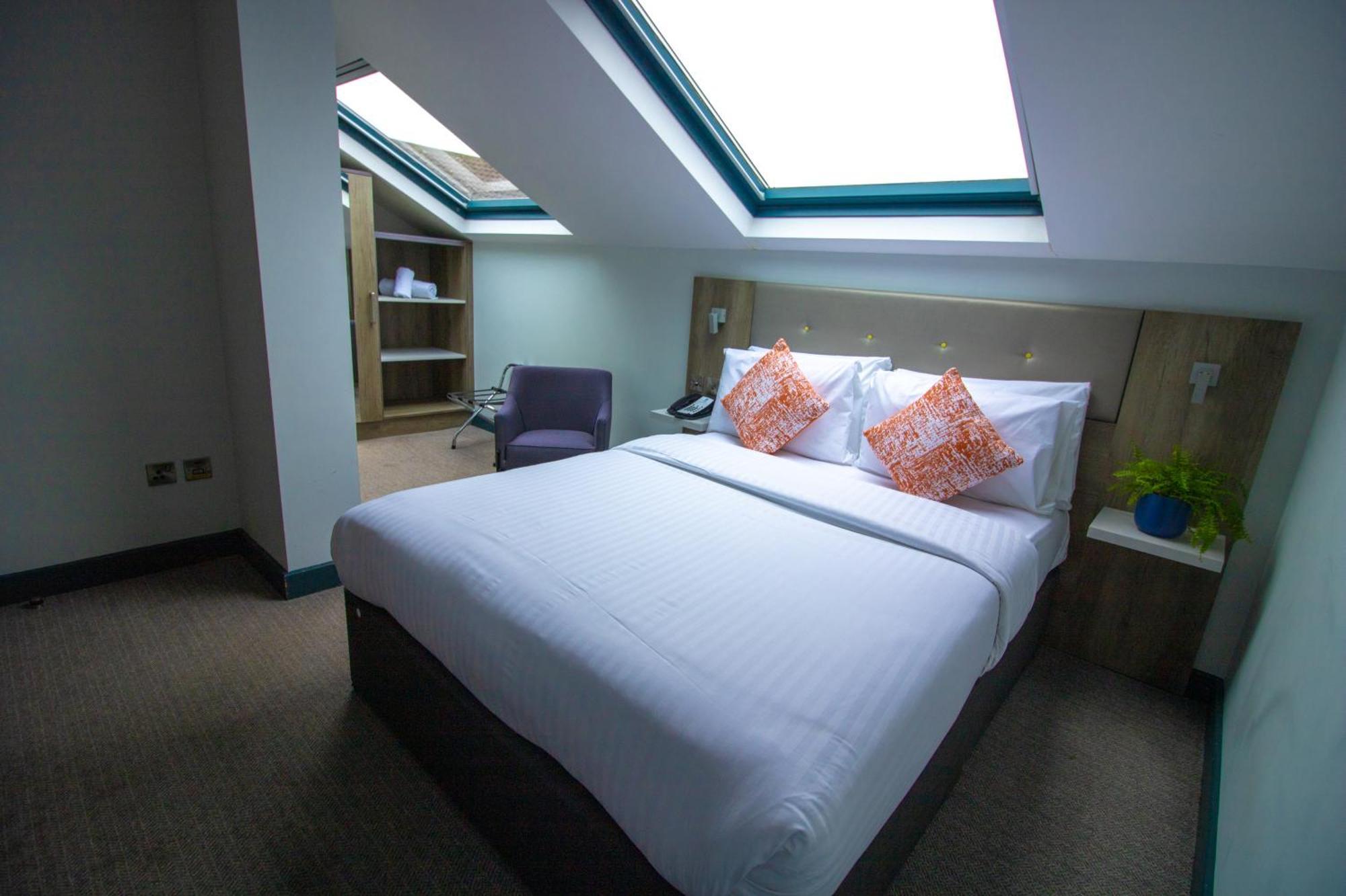Best Western Rockingham Forest Hotel 코비 외부 사진